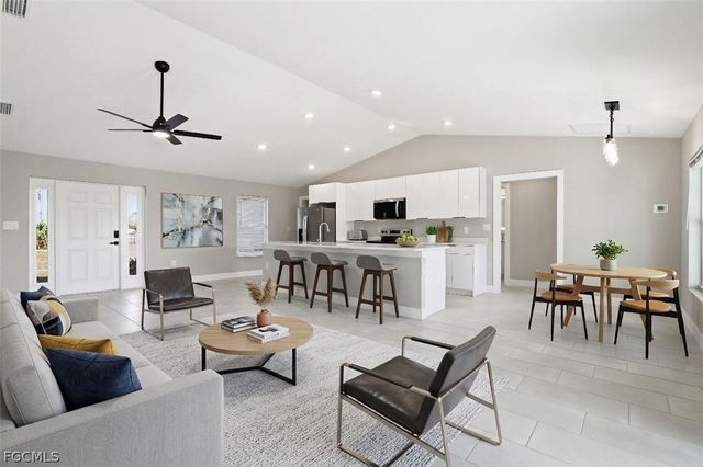 1818 NE 10th PL, Cape Coral, FL 33909