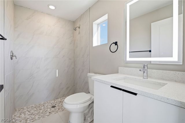 1818 NE 10th PL, Cape Coral, FL 33909