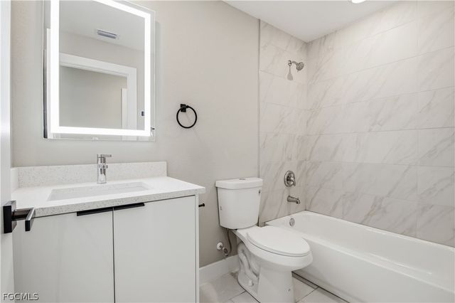 1818 NE 10th PL, Cape Coral, FL 33909