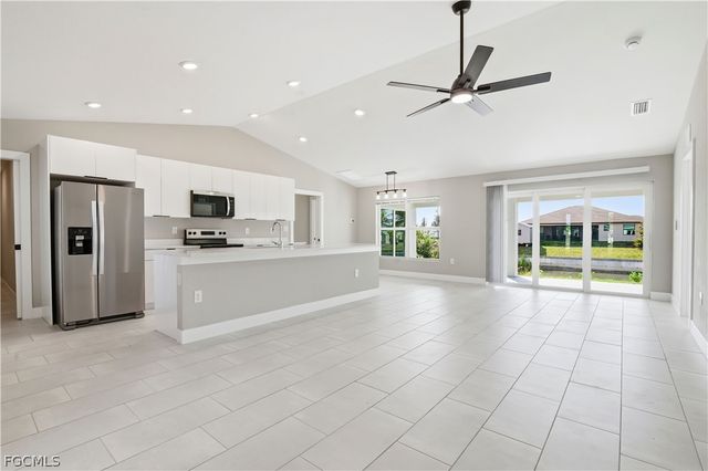 1818 NE 10th PL, Cape Coral, FL 33909