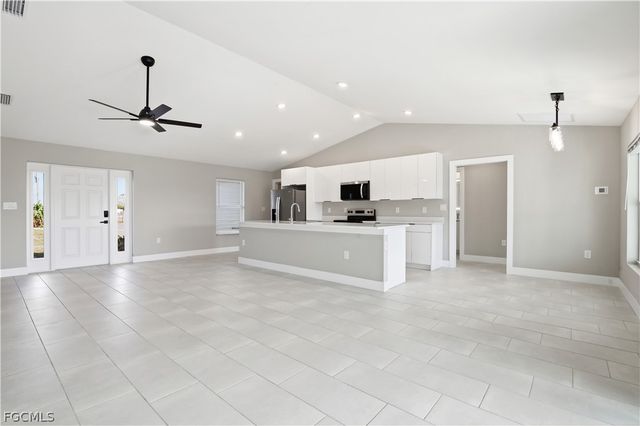 1818 NE 10th PL, Cape Coral, FL 33909