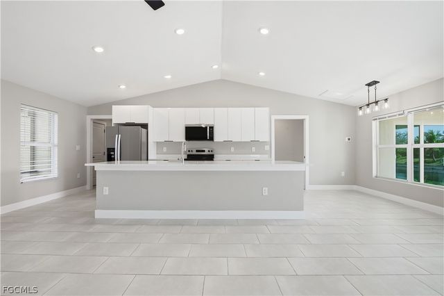 1818 NE 10th PL, Cape Coral, FL 33909