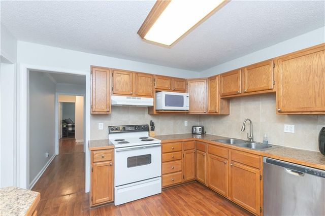 4404 E 137th Street, Grandview, MO 64030