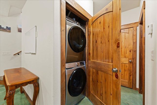 1581 SNOWBASIN ROAD, Fairbanks, AK 99709