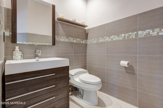 14 Emily Road, Manalapan, NJ 07726