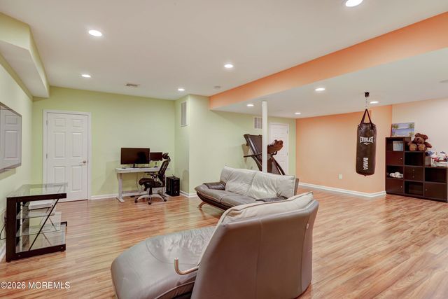 14 Emily Road, Manalapan, NJ 07726