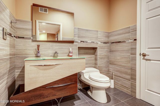 14 Emily Road, Manalapan, NJ 07726