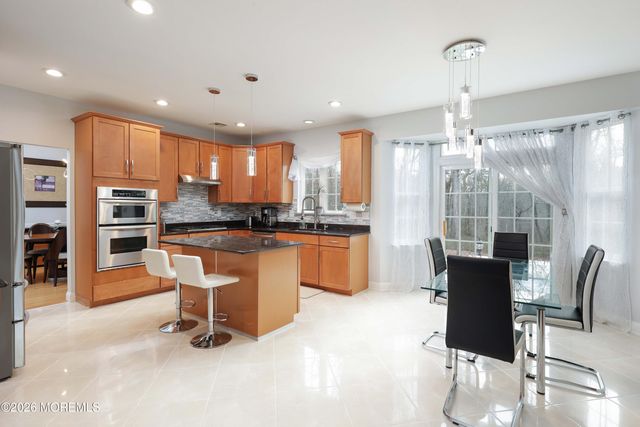 14 Emily Road, Manalapan, NJ 07726