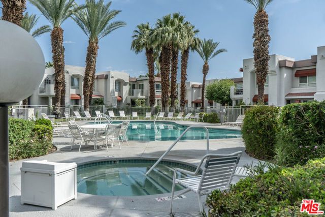 401 S El Cielo Road 11, Palm Springs, CA 92262