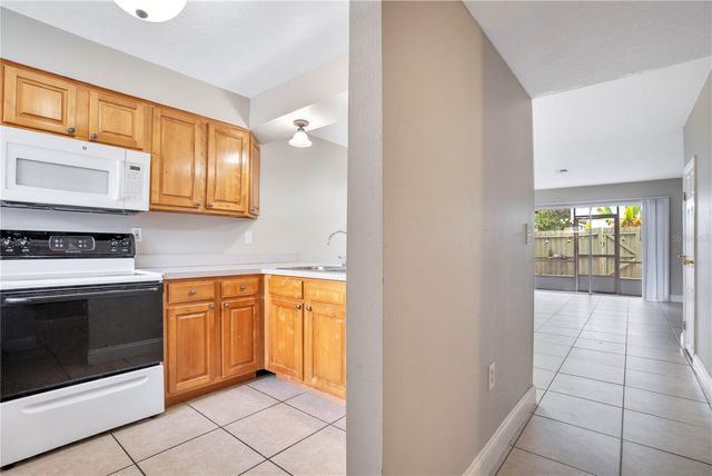 1824 AMBERLY AVENUE T8, Orlando, FL 32822