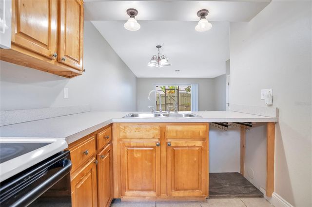 1824 AMBERLY AVENUE T8, Orlando, FL 32822