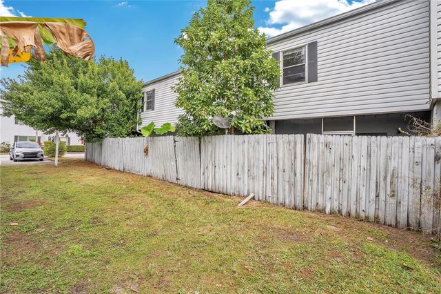 1824 AMBERLY AVENUE T8, Orlando, FL 32822