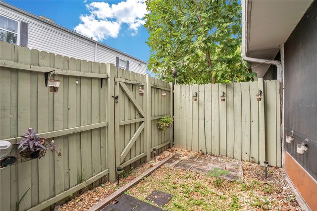 1824 AMBERLY AVENUE T8, Orlando, FL 32822