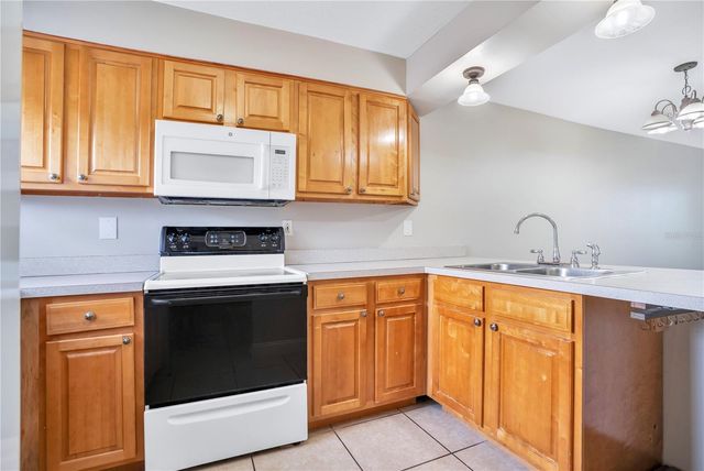 1824 AMBERLY AVENUE T8, Orlando, FL 32822