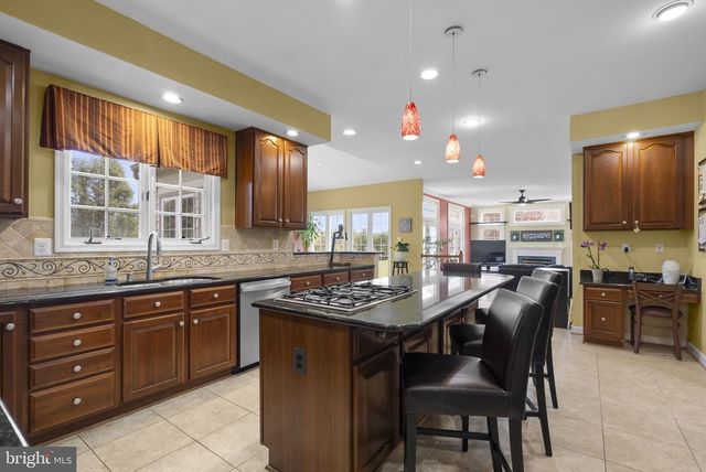 805 LINDSEY MANOR LN, Silver Spring, MD 20905