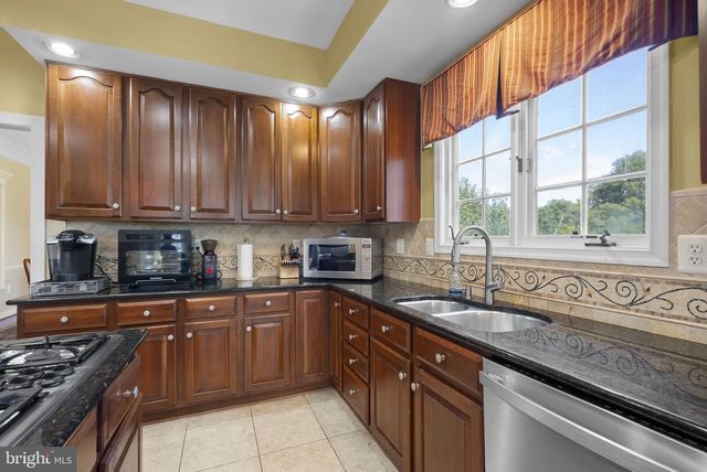 805 LINDSEY MANOR LN, Silver Spring, MD 20905