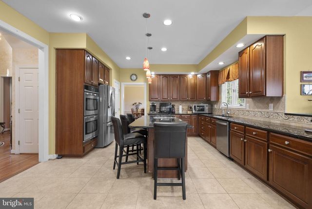 805 LINDSEY MANOR LN, Silver Spring, MD 20905