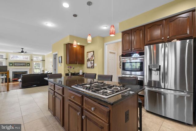 805 LINDSEY MANOR LN, Silver Spring, MD 20905