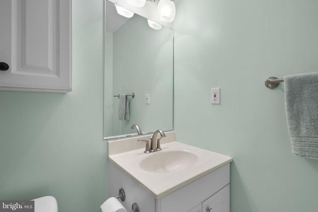 805 LINDSEY MANOR LN, Silver Spring, MD 20905