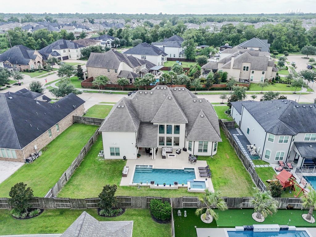 2106 Old Town Drive, Missouri City, TX 77459