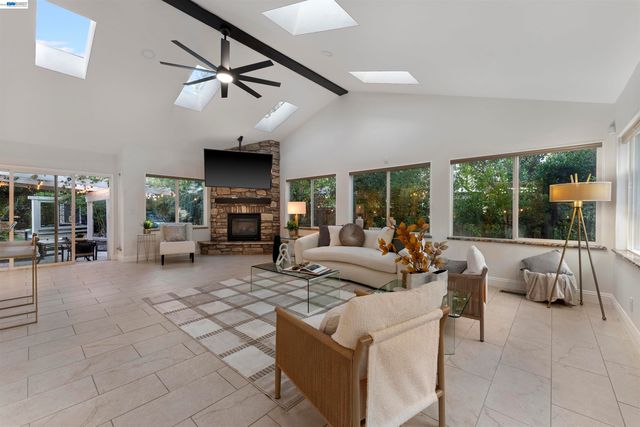 111 Silver Cloud Place, Danville, CA 94526