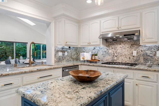 111 Silver Cloud Place, Danville, CA 94526