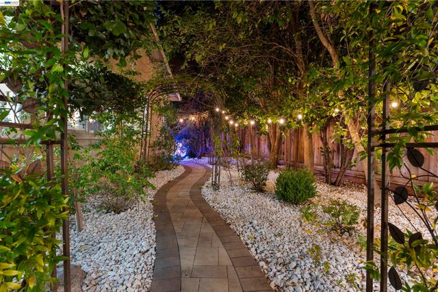 111 Silver Cloud Place, Danville, CA 94526