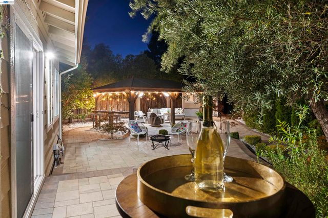 111 Silver Cloud Place, Danville, CA 94526