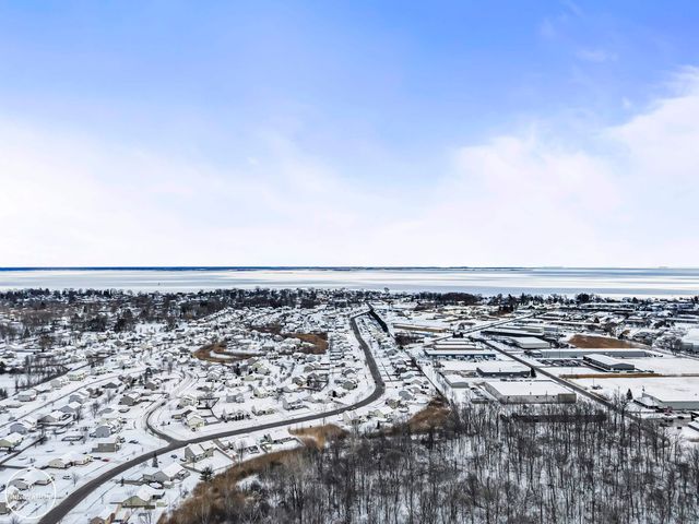 52631 Huntley Avenue, New Baltimore, MI 48047