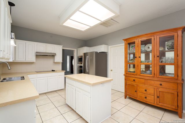 1202 Scenic Knls, San Antonio, TX 78258