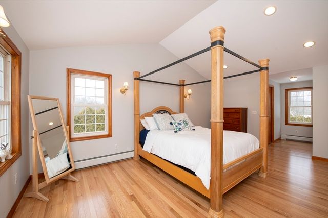 41 Chershire Ave, Acushnet, MA 02743