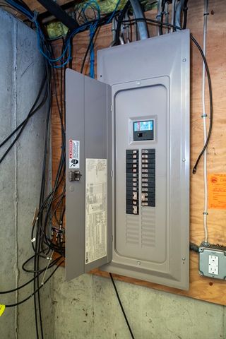 41 Chershire Ave, Acushnet, MA 02743