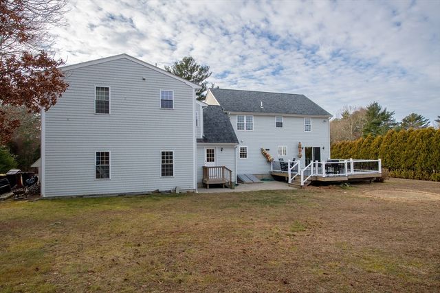 41 Chershire Ave, Acushnet, MA 02743