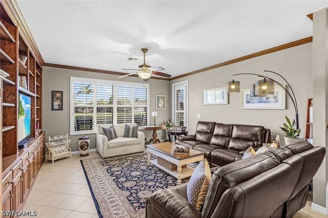 2425 Laurentina LN, Cape Coral, FL 33909