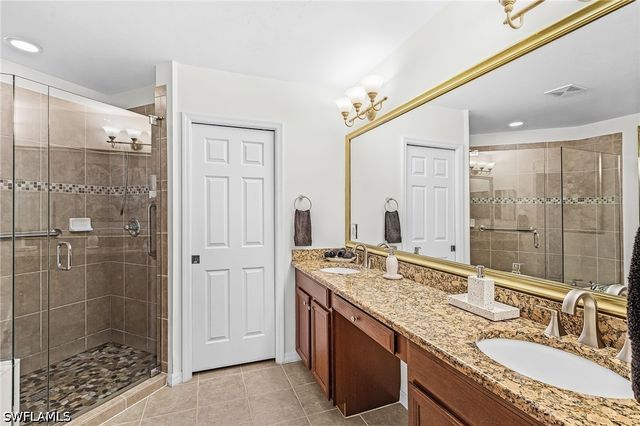 2425 Laurentina LN, Cape Coral, FL 33909