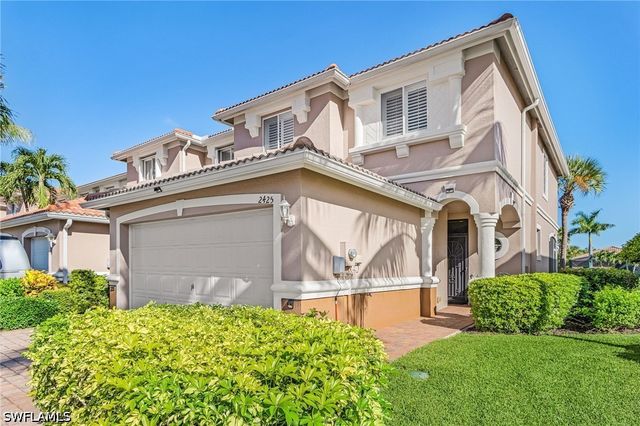2425 Laurentina LN, Cape Coral, FL 33909