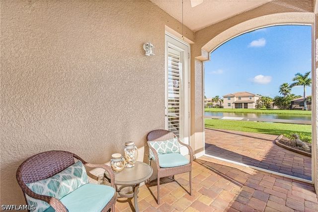 2425 Laurentina LN, Cape Coral, FL 33909