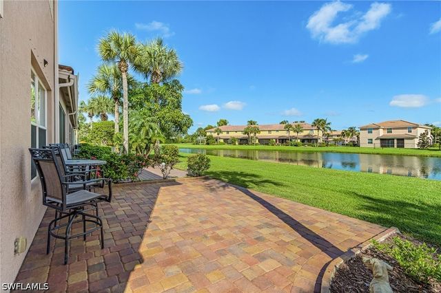2425 Laurentina LN, Cape Coral, FL 33909
