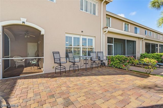 2425 Laurentina LN, Cape Coral, FL 33909