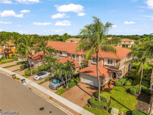 2425 Laurentina LN, Cape Coral, FL 33909