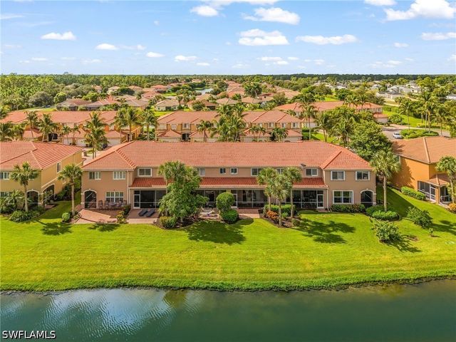 2425 Laurentina LN, Cape Coral, FL 33909
