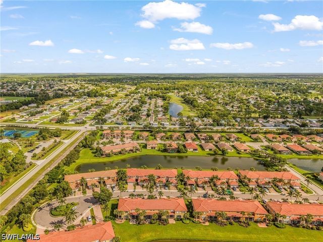 2425 Laurentina LN, Cape Coral, FL 33909