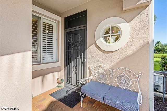 2425 Laurentina LN, Cape Coral, FL 33909