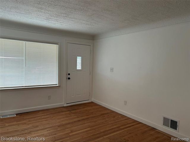 26707 Penn Street, Inkster, MI 48141