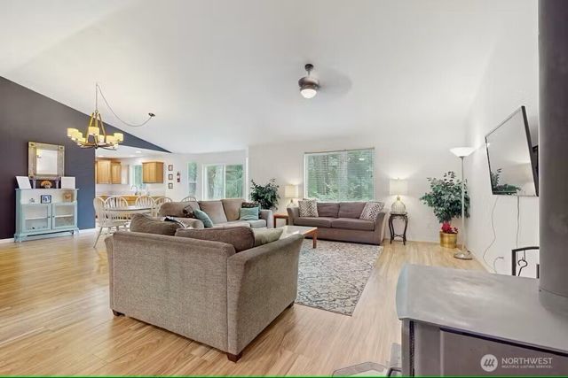 120 Pine Glen Court, Easton, WA 98925