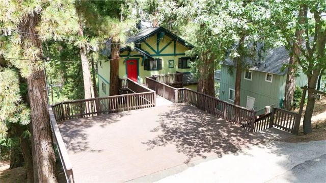 24036 Cresta, Crestline, CA 92325