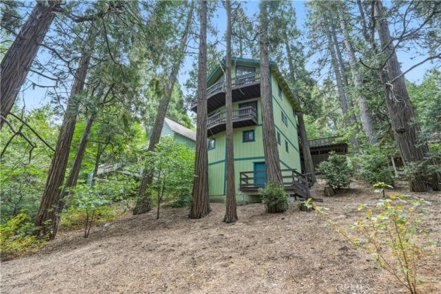 24036 Cresta, Crestline, CA 92325
