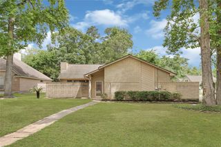 52 Greentree Lane, Panorama Village, TX 77304