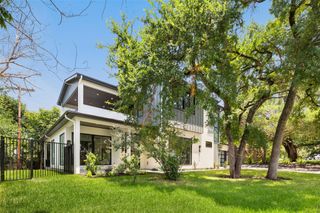 2504 Bluffview DR, Austin, TX 78704
