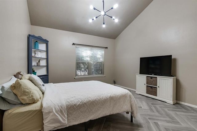 14012 Crossing Way E, Edmond, OK 73013